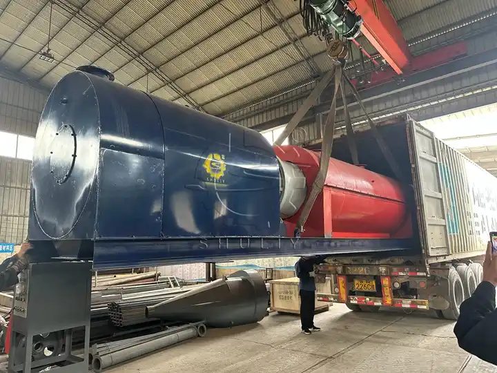 Bamboo Charcoal Making Machine | Bamboo Carbonization Stove for Sale 15 O forno de carbonização contínuo está sendo carregado no caminhão