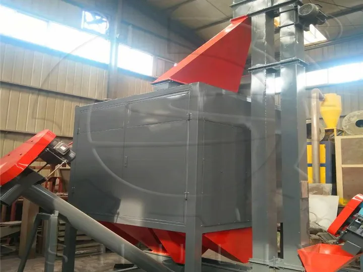 Plastic and rubber separating machine