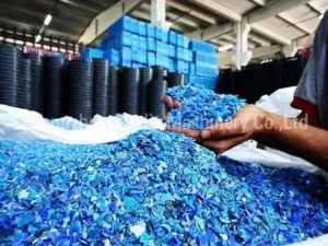 Separated plastic flakes